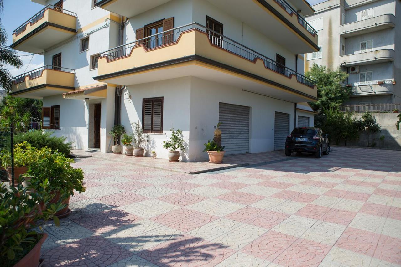 Appartamenti Giusi Con Giardino O Veranda Madonna della Catena Dış mekan fotoğraf