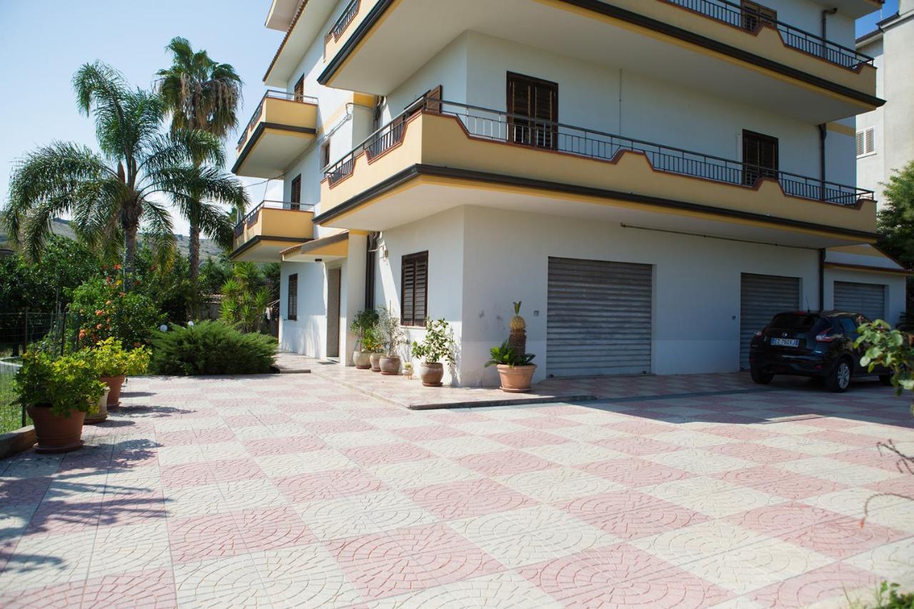 Appartamenti Giusi Con Giardino O Veranda Madonna della Catena Dış mekan fotoğraf